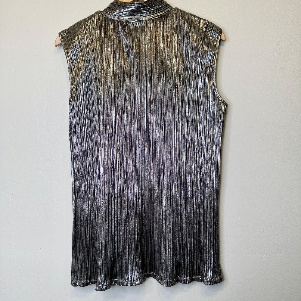 Andrea Javine Luxe Metallic Accordeon Fabric Mock Neck Sleeveless Blouse Tank - Picture 5 of 15